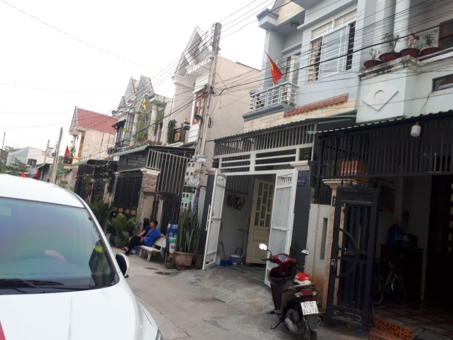 bán nhà trệt lầu mới tinh , gần chợ dĩ an 1 , gần đường Nguyễn An Ninh, phường dĩ an